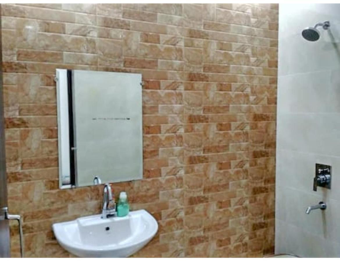 Hotel Basera Guest House, Сахаранпур Екстериор снимка